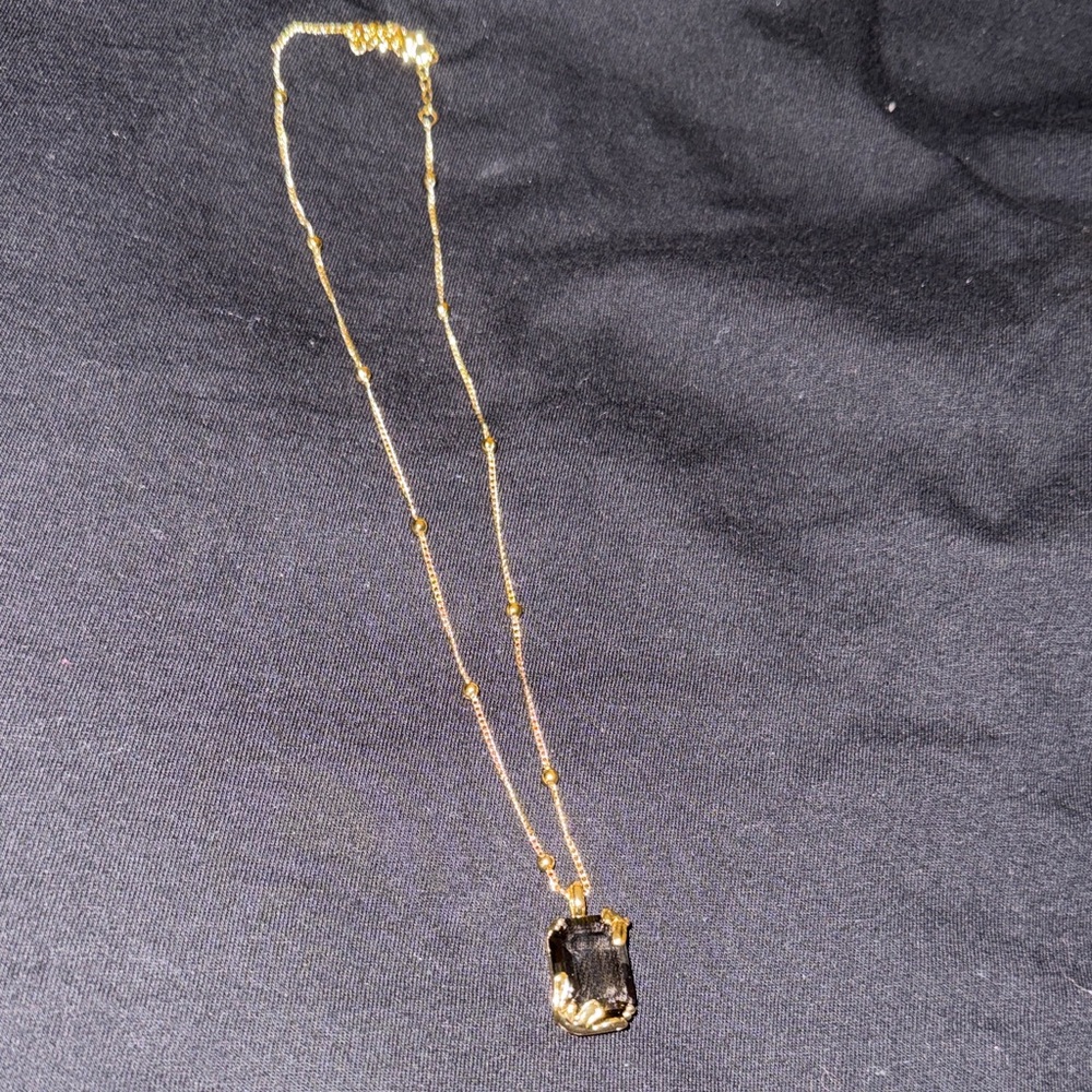 Elegant Gold and Black Pendant Necklace